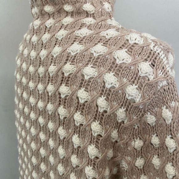 Chic Beige and Cream Women's Sweater - Picture 6 of 7